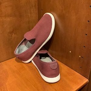 Burgundy Allbirds slip ins suze 9 wide